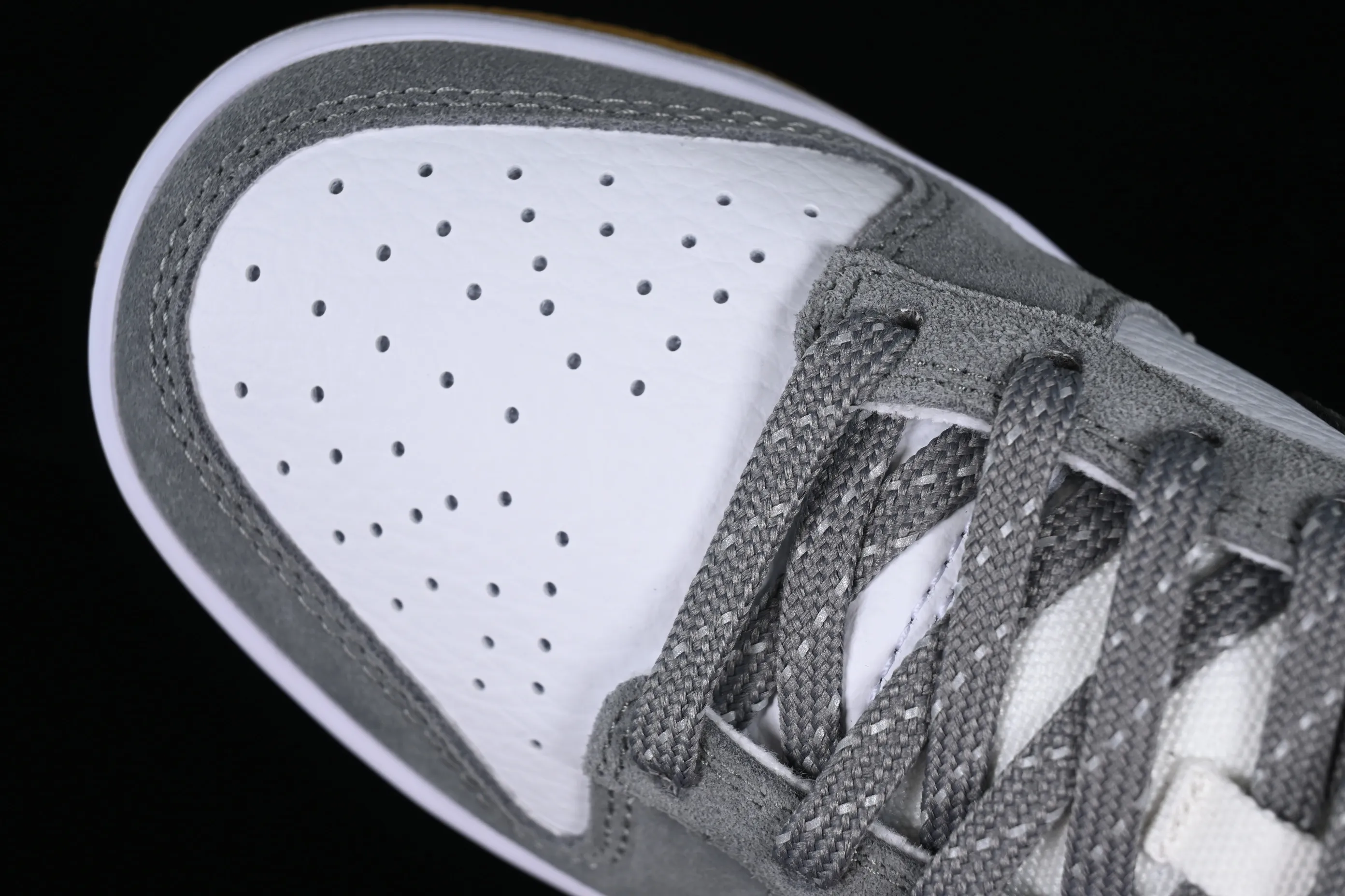 All Categories Nk SB Dunk Series Nk SB Dunk Low Low-top sneakers Cost-effective version Nk Dunk Low "Grey Gum" Dark gray suede SB low-top casual sports skateboard shoes FV0389-100